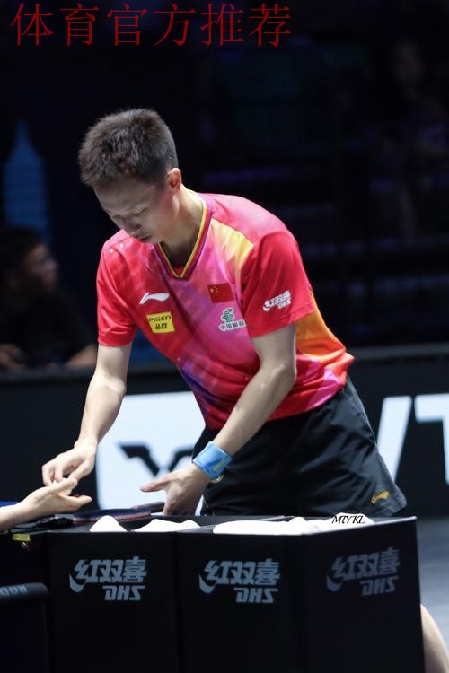 申京强吃琼斯 左手抛投打进关键球